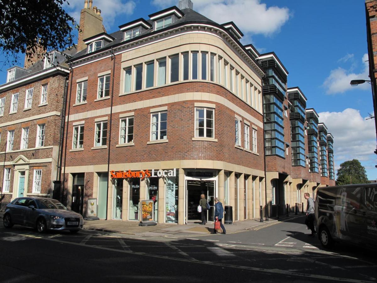 Churchill Two Bedroom Apartments With Free Parking And The Minster View York Exterior foto