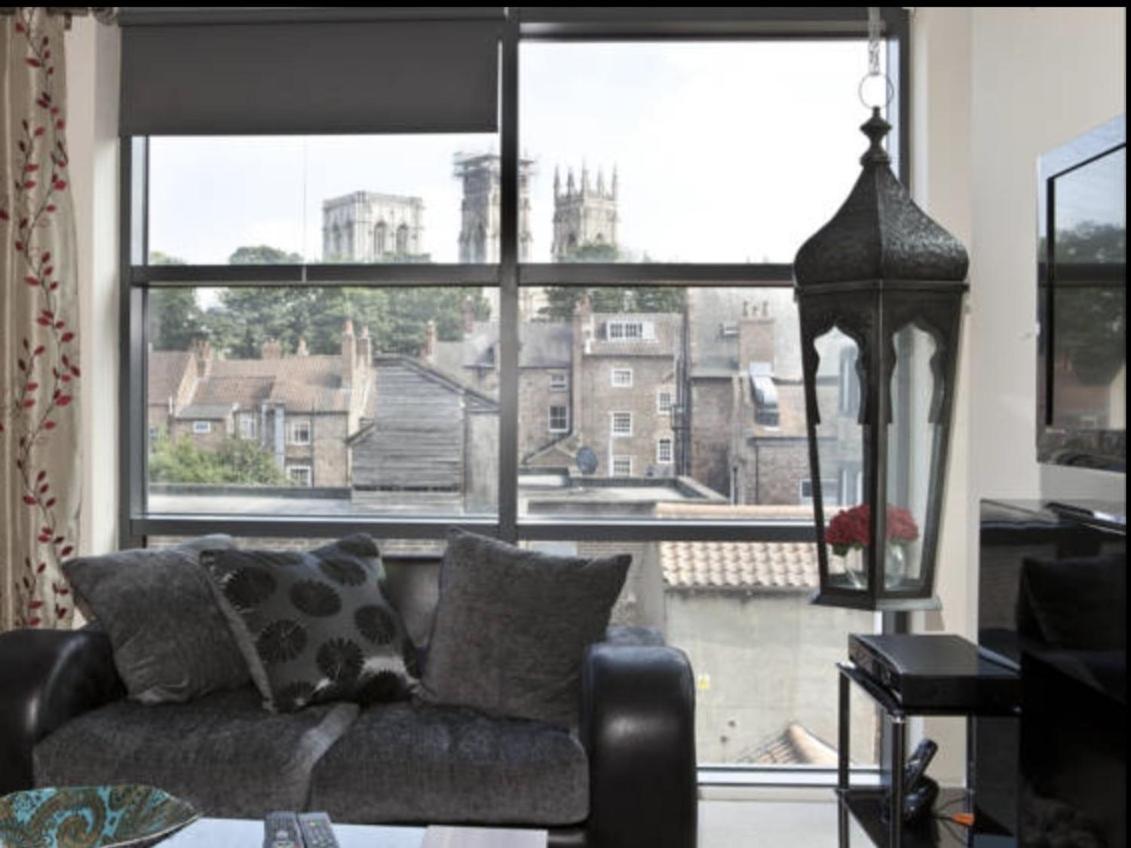 Churchill Two Bedroom Apartments With Free Parking And The Minster View York Exterior foto