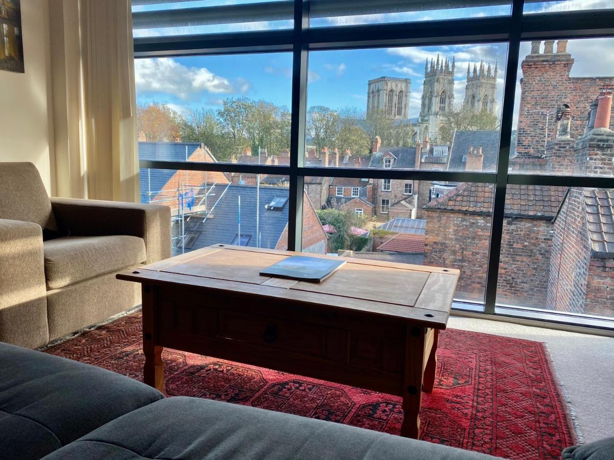 Churchill Two Bedroom Apartments With Free Parking And The Minster View York Exterior foto