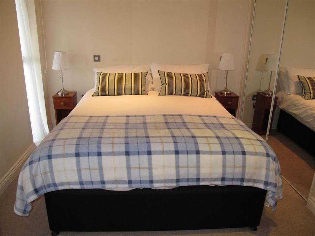 Churchill Two Bedroom Apartments With Free Parking And The Minster View York Habitación foto