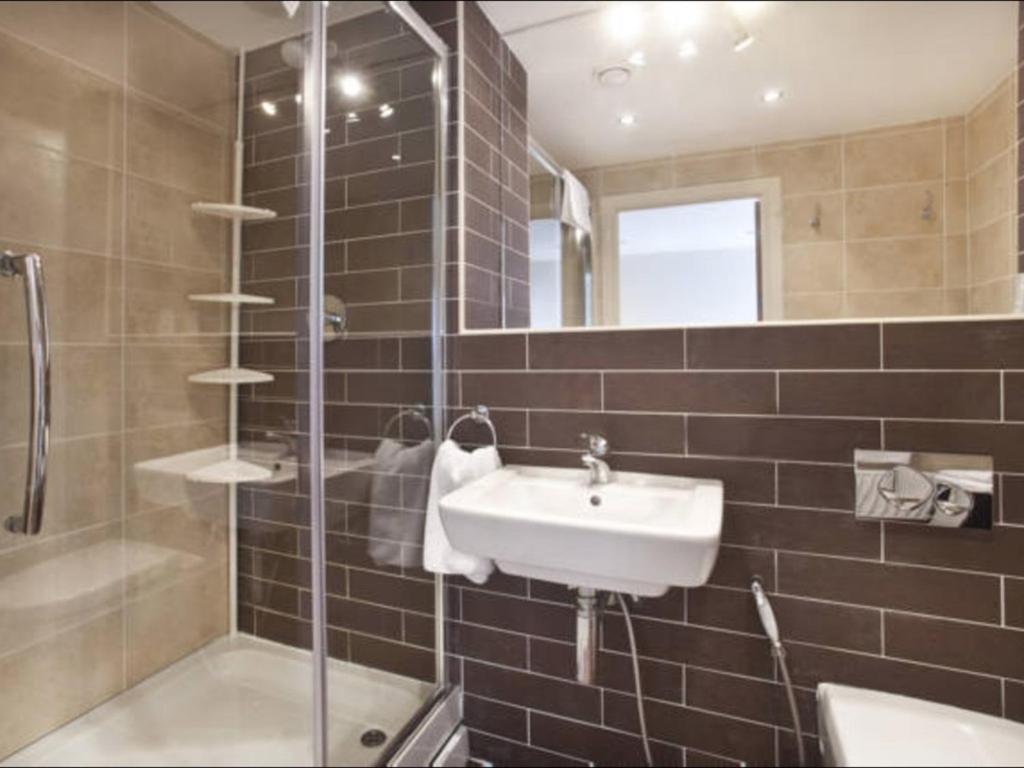 Churchill Two Bedroom Apartments With Free Parking And The Minster View York Habitación foto
